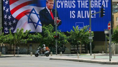 جنجال پوستر ترامپ با عنوان «کوروش کبیر زنده است»